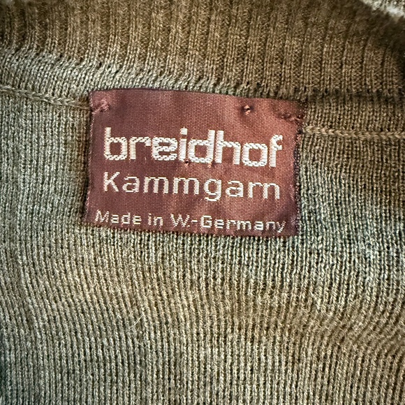 Vintage 90s Olive Green V-Neck Knit Sweater - Picture 9 of 9